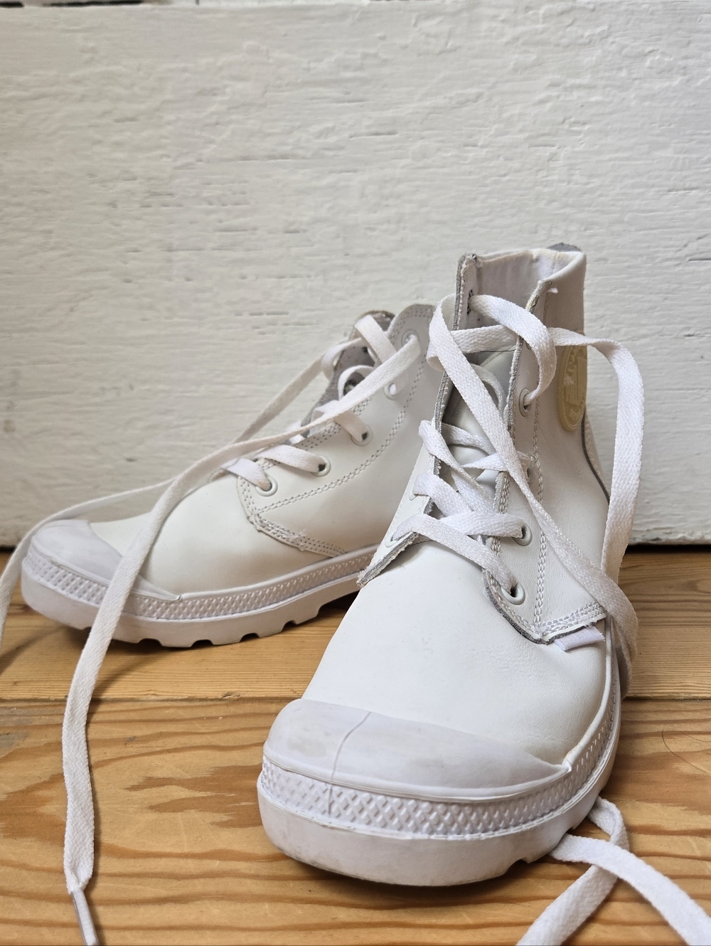 Palladium White Leather Boots Womens US 7 Lace Up Ankle